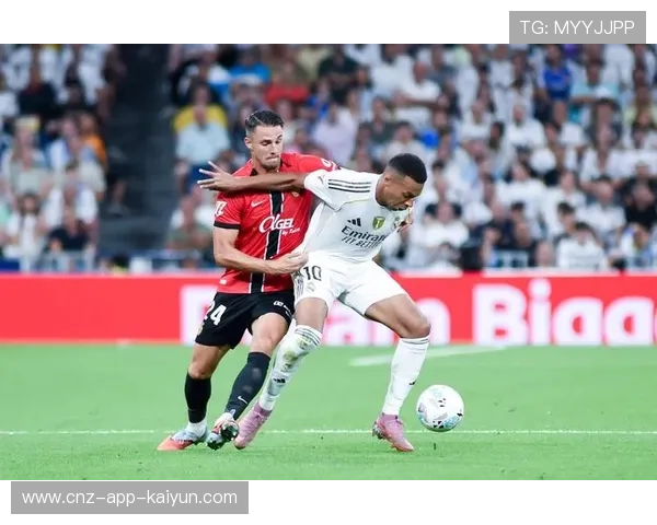 西甲皇马中场调度得当，锋线接连冲击对方防线