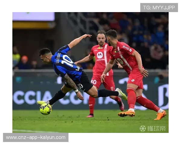 意甲国米中场穿插点破对方防线，前锋射门成功